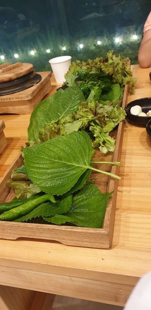 상추와 깻잎 등 쌈 채소 한 판